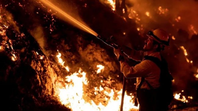 Incendios en California: Trump amenazó con retirar fondos federales de ayuda