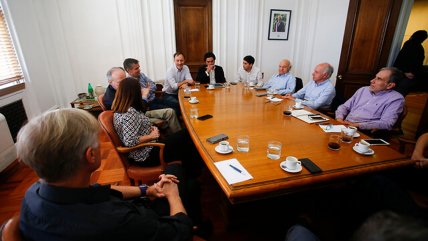Ministro de Hacienda se reunió con economistas para analizar el actual escenario económico