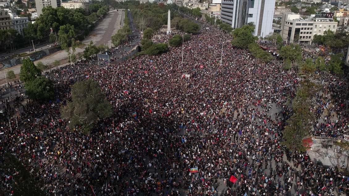 Encuesta: Cuatro de cada cinco chilenos están optimistas ante la movilización social