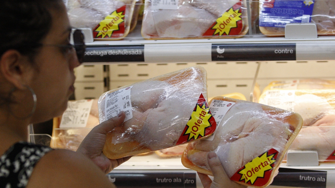 Colusión de los pollos: Grandes cadenas de supermercados piden rebajar o anular multa