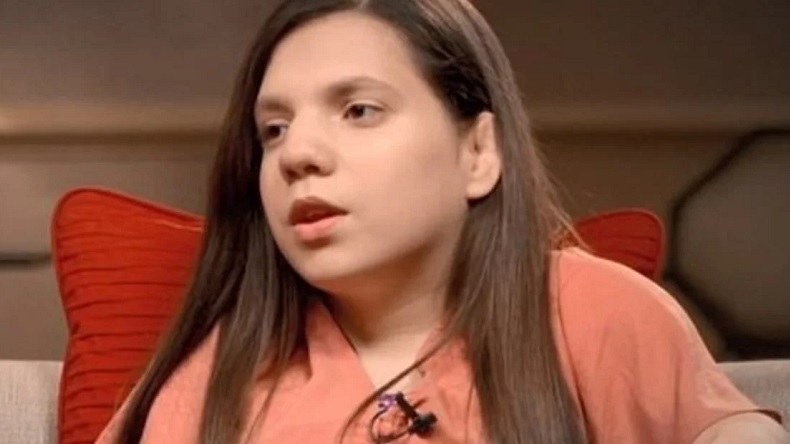 Rompió el silencio la joven con enanismo acusada de ser psicópata por sus papás adoptivos