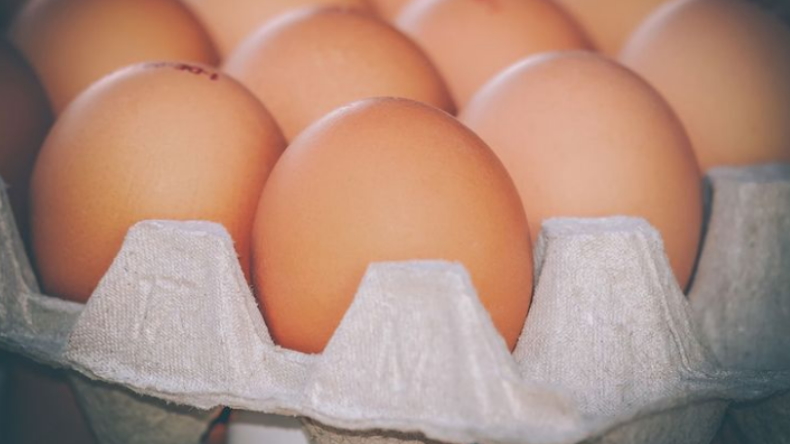 Hombre le apostó dinero a un amigo que se podía comer 50 huevos y murió