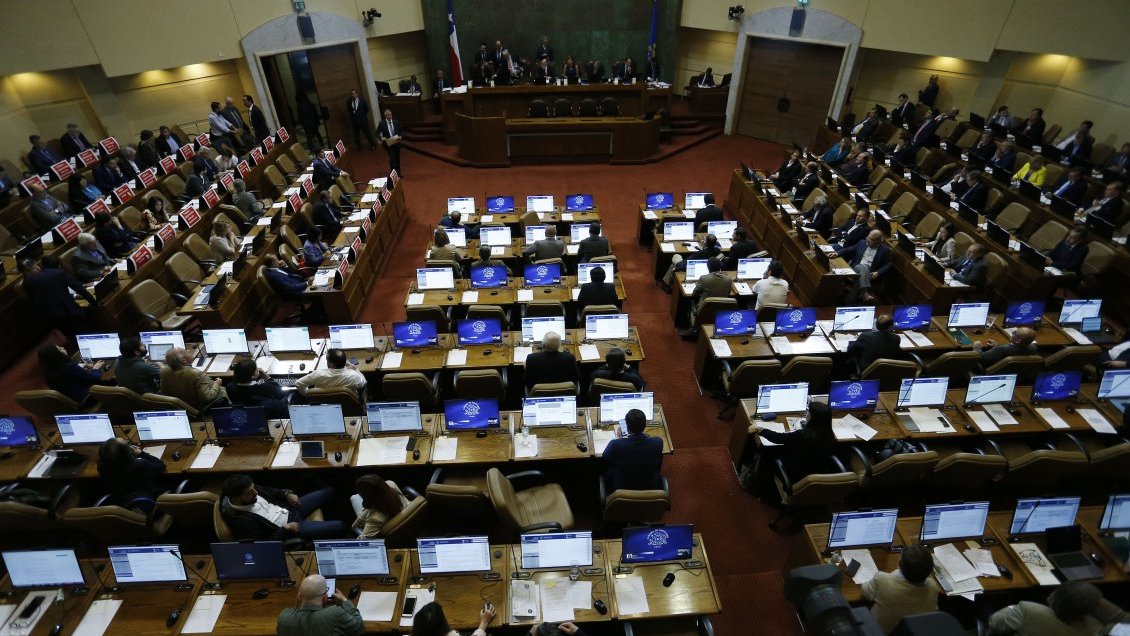 Límite a la reelección: Parlamentarios trabajarán en proyecto 