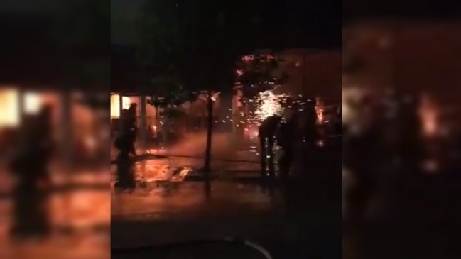 Carabineros reporta detenciones por incendio que afecta a una automotora de Curicó