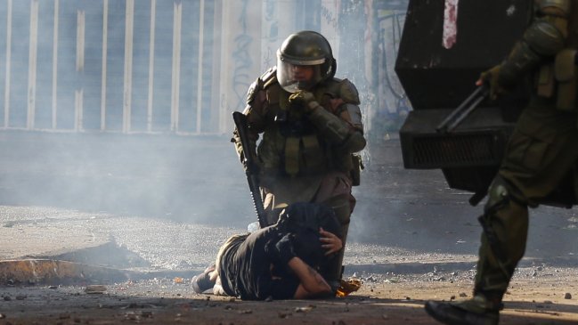 Adolescente denunció abuso sexual de carabineros tras detención en Plaza Baquedano