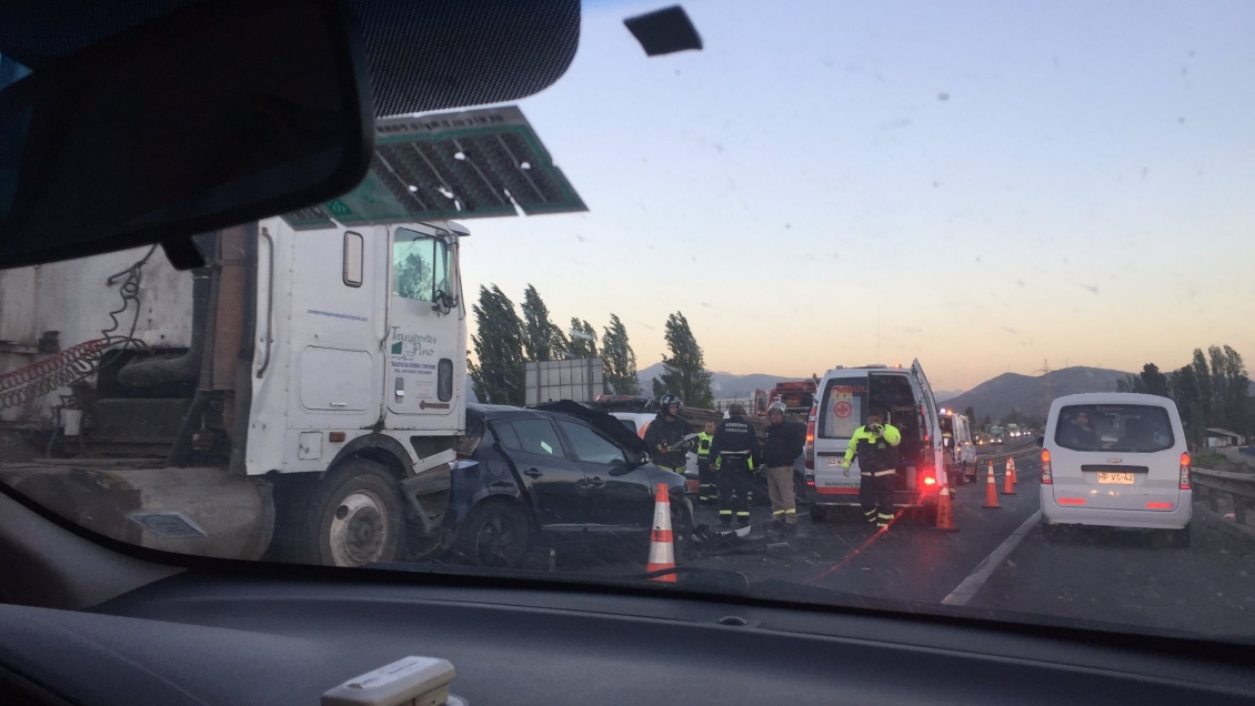 Colisión múltiple en Autopista del Sol genera gran congestión hacia Santiago
