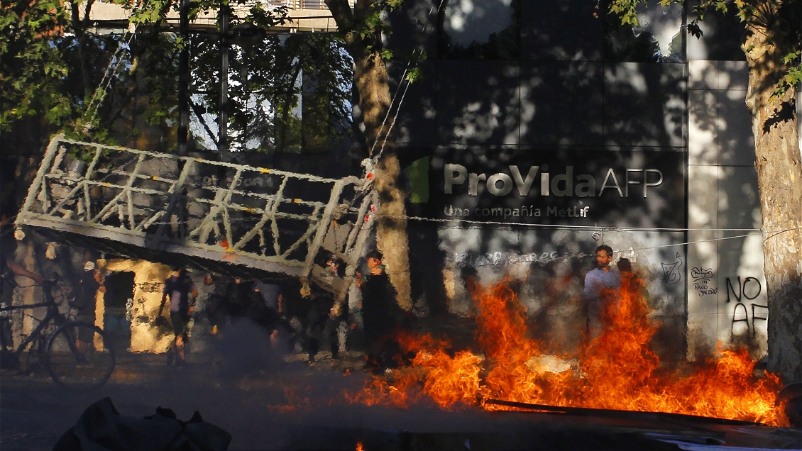 Matthei recorrió Providencia y constató severos destrozos