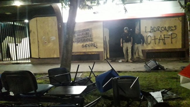 Desconocidos destrozaron oficina de Isapre Banmédica en el centro de Chillán