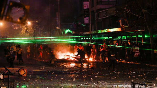 Saqueos, barricadas e incendios en nueva violenta jornada tras marchas