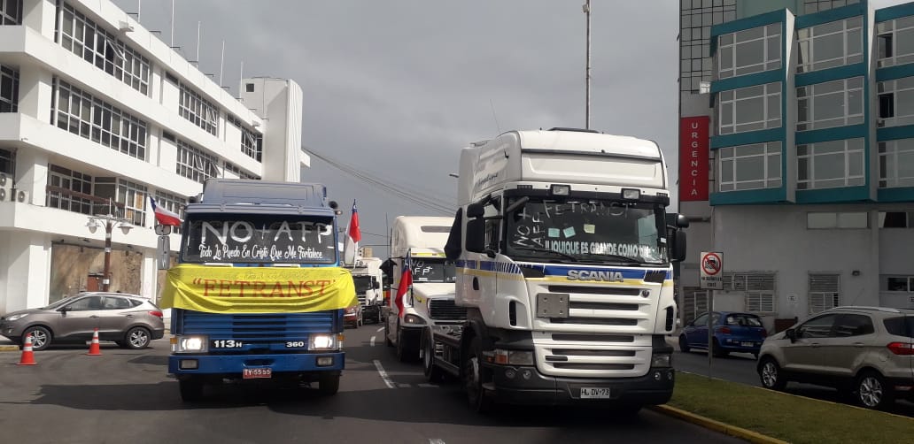 Camioneros realizan caravana por Iquique en apoyo a demandas sociales