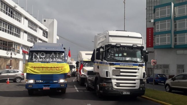 Camioneros realizan caravana por Iquique en apoyo a demandas sociales