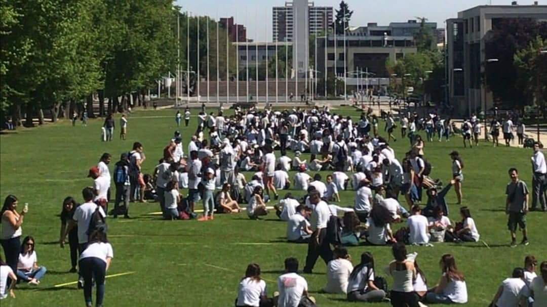 La Impresionante Imagen De Los Estudiantes De La Udec En Contra De Pinera