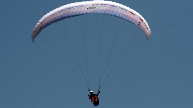 Rescatan a parapentistas que cayeron a la ladera del Cerro Esmeralda de Iquique
