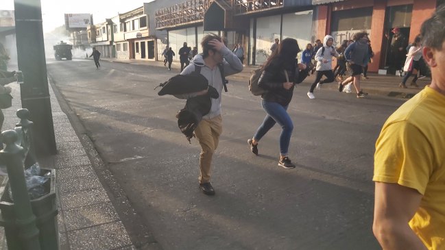 Intendente pidió sumario en Carabineros por uso de gas lacrimógeno en el Hospital Regional de Temuco