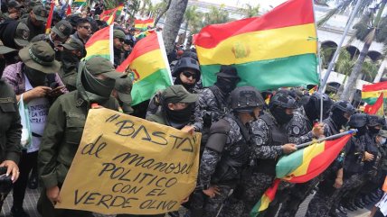  Policías bolivianas se amotinan contra Evo Morales  