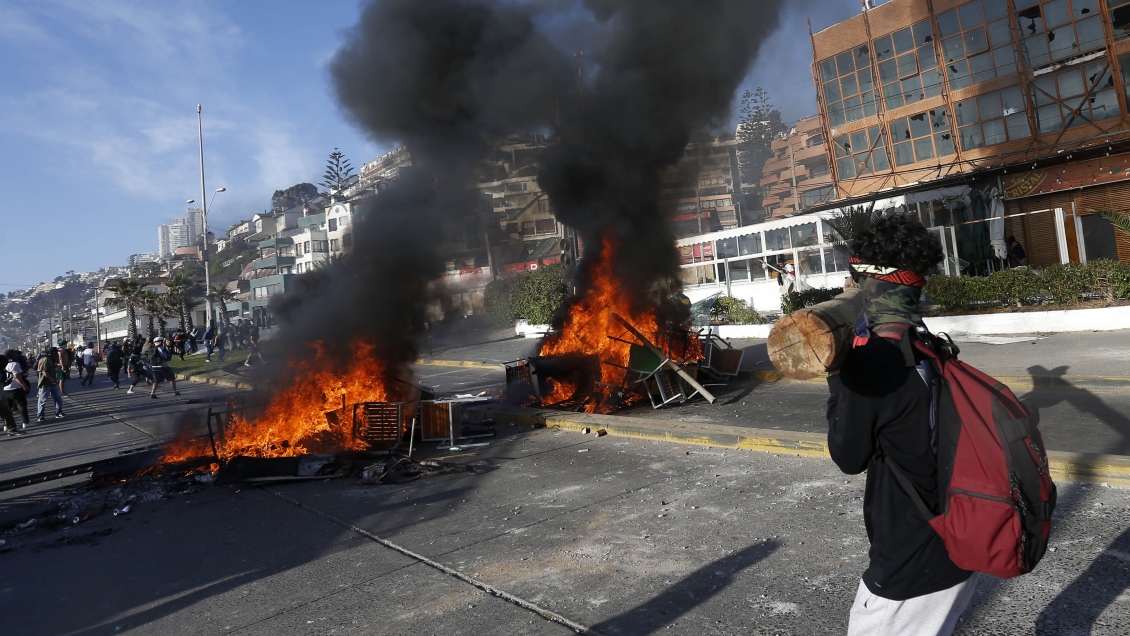 Severos incidentes se registraron en Reñaca tras manifestación en la playa