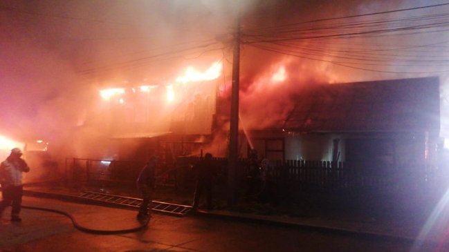 Incendio dejó una mujer fallecida y cuatro casas destruidas en Punta Arenas