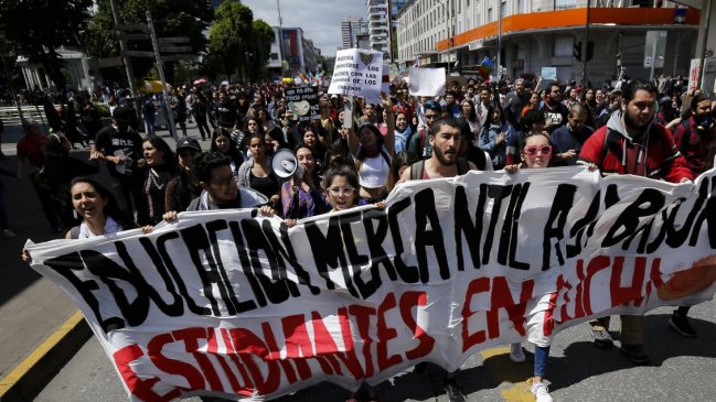 Colegio de Profesores marchará este lunes y se sumará al paro del martes