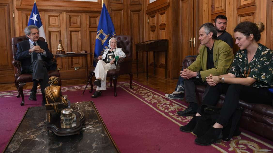 Misión internacional determina que el actuar de Carabineros en protestas transgrede los DD.HH.