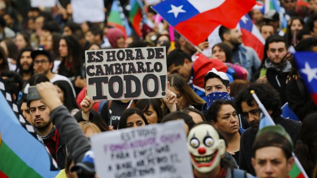 Académica: Demandas de hoy coinciden con propuestas en diálogos ciudadanos de Bachelet