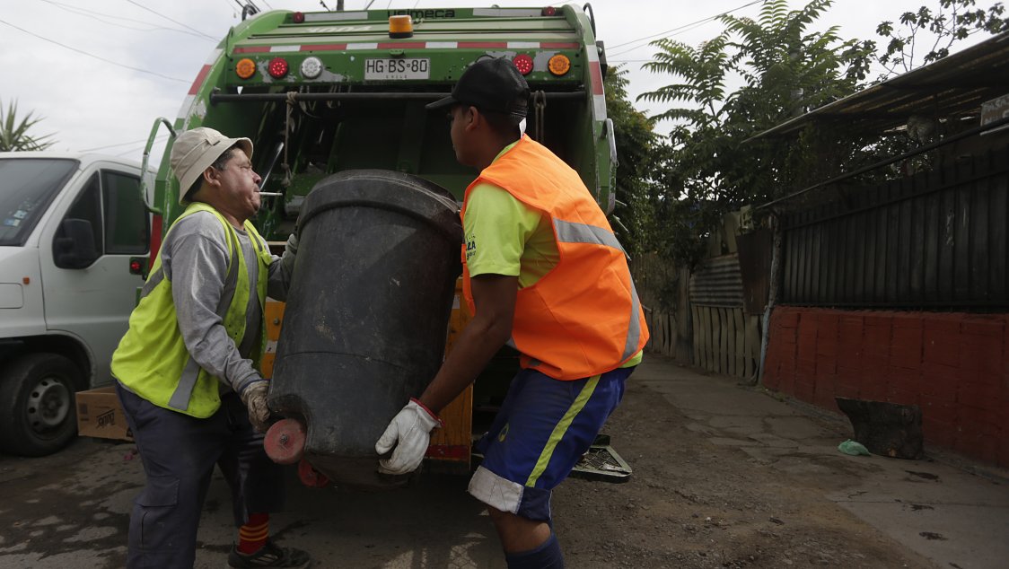 Recolectores de basura de la Región Metropolitana iniciaron paro indefinido
