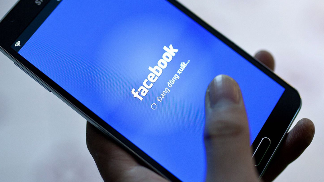 Cuidado: Facebook activa, sin que lo notes, la cámara de tu iPhone