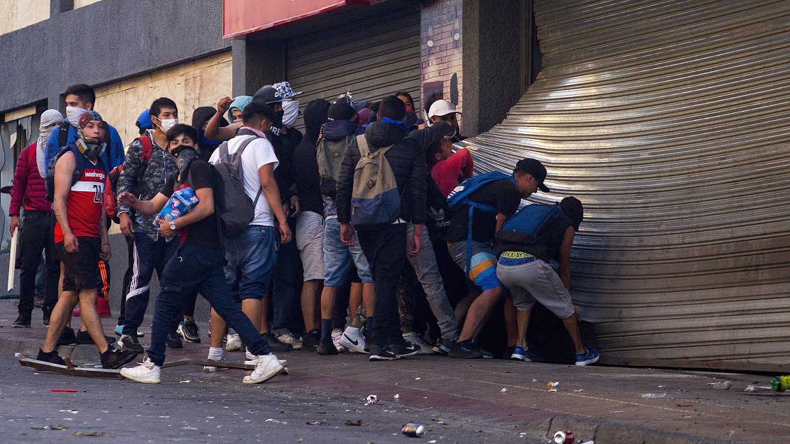 Nueva jornada de saqueos en Alto Hospicio dejó 25 detenidos