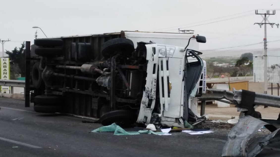 Un muerto dejó el volcamiento de un camión en Caldera