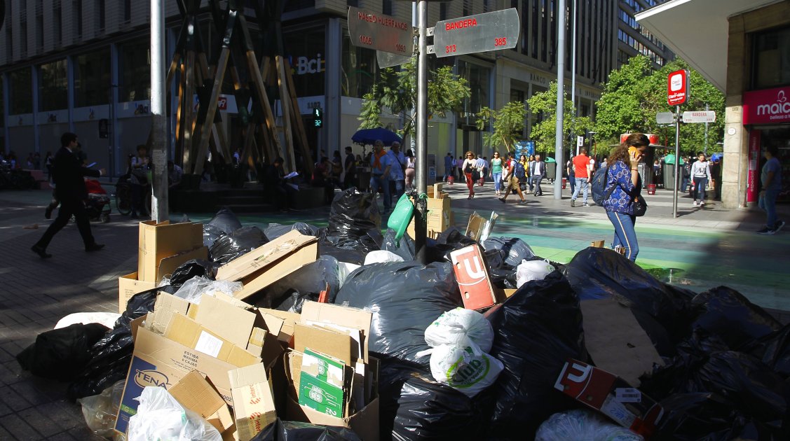 Recolectores de basura lograron acuerdo y depusieron paro en Región Metropolitana
