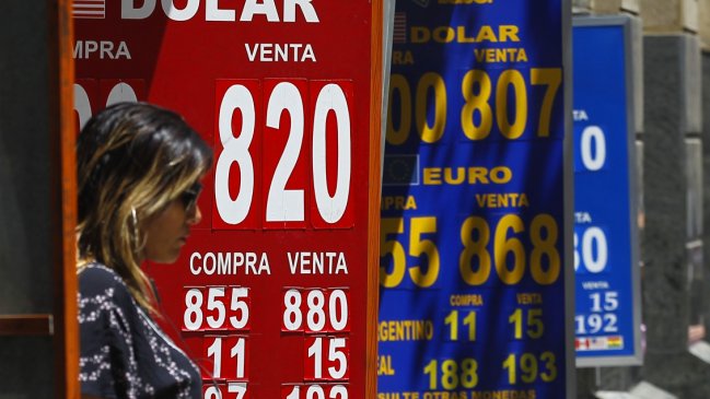 Dólar se desploma tras acuerdo constitucional