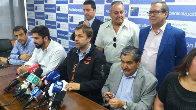 Alcaldes suspendieron la consulta constitucional programada para diciembre