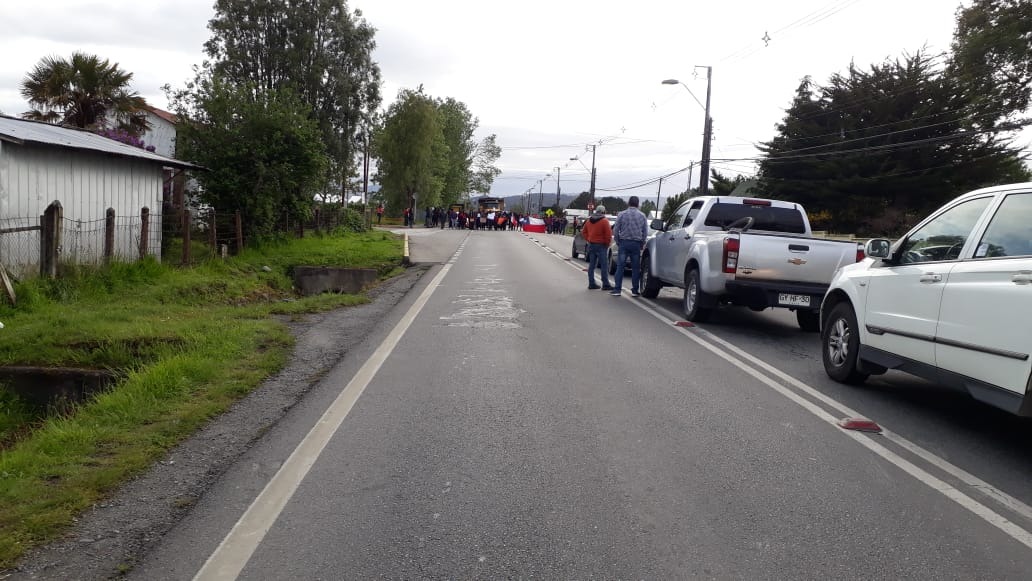 Apoderados y alumnos de escuela rural protestaron para volver a clases y les fue bien