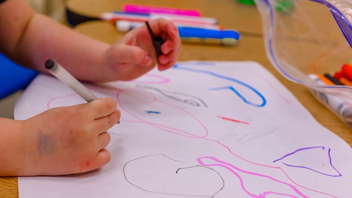 Niño de cinco años llevó cocaína a su escuela y dijo que lo hacía sentir como 