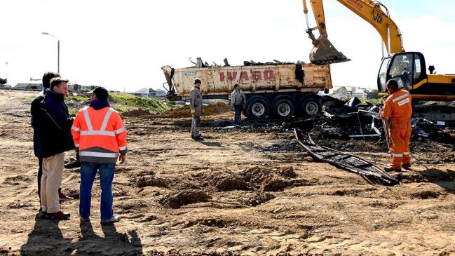 Punta Arenas: Multarán a quienes arrojaron escombros de la incendiada AFP Habitat en sitio eriazo
