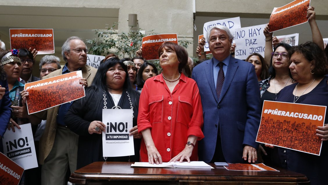 Diputados de oposición presentaron acusación constitucional contra Presidente Piñera