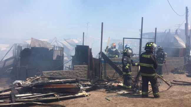 Más de una decena de viviendas fueron afectadas por incendio en campamento de Antofagasta