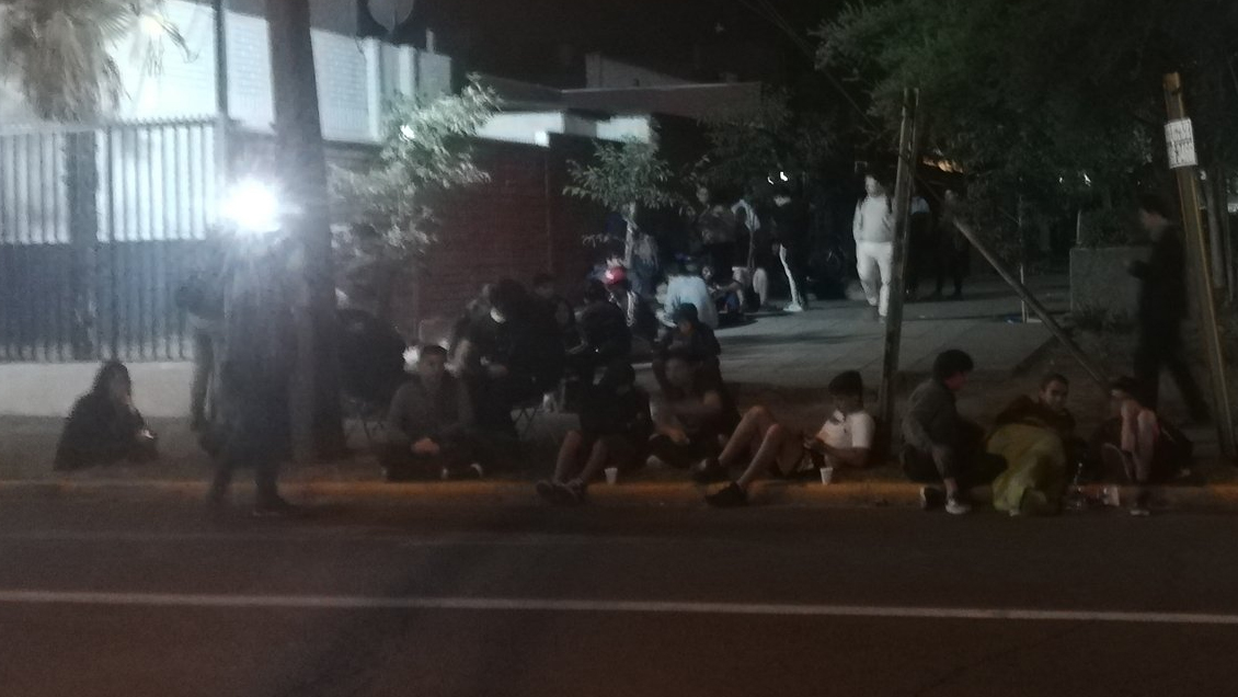 Por segundo día consecutivo, largas filas de jóvenes para eximirse del servicio militar