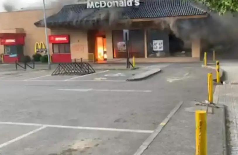PDI detuvo a sospechoso de incendiar local de comida rápida en Talca