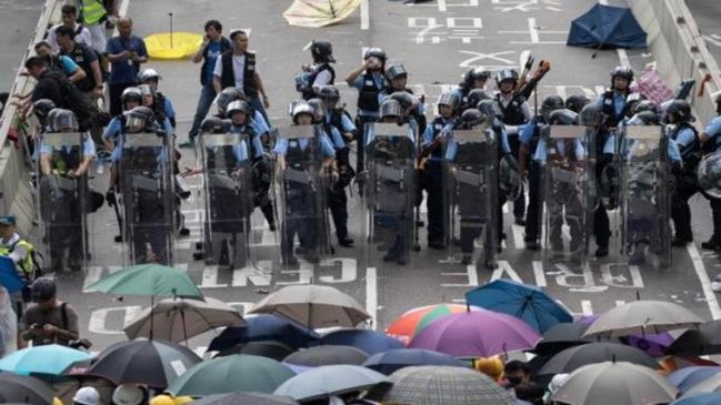 Decenas de estudiantes continúan atrincherados en Universidad de Hong Kong
