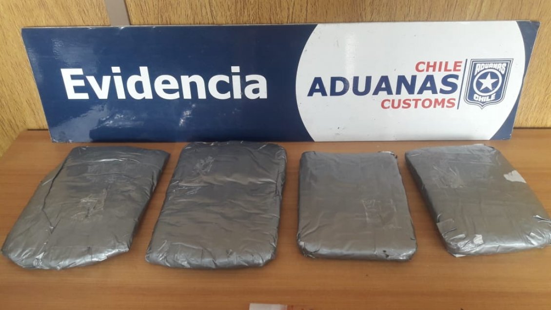 Detectan más de 170 millones de pesos en drogas mientras cruzaban la frontera entre Chile y Perú