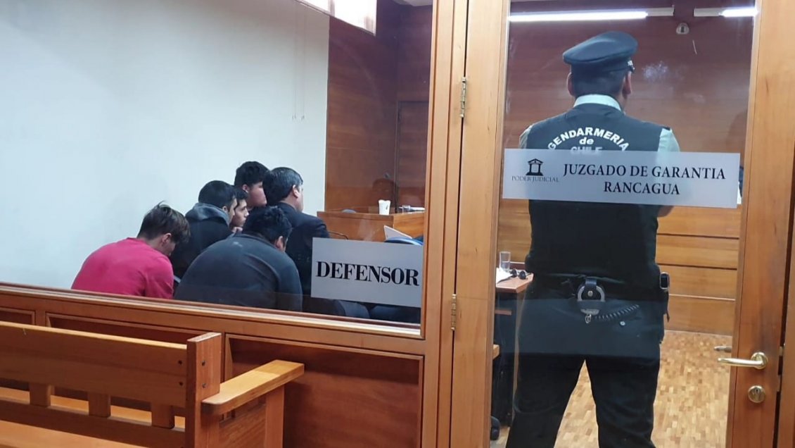 Fiscalía formaliza a sujetos acusados de saquear supermercado donde trabajaban