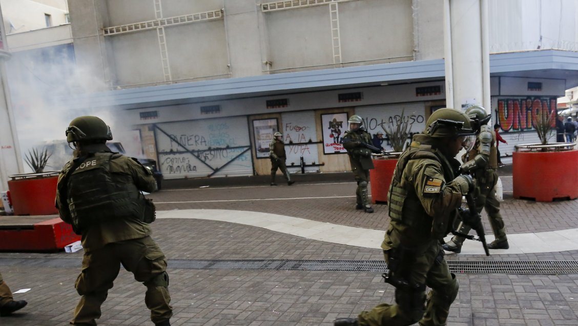 Primer saqueo a un supermercado en Temuco dejó 22 personas detenidas