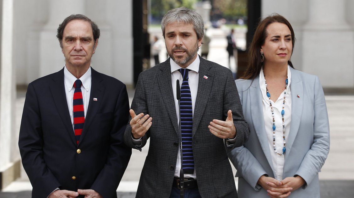 Gobierno adelantará egreso de escuelas de Carabineros y PDI