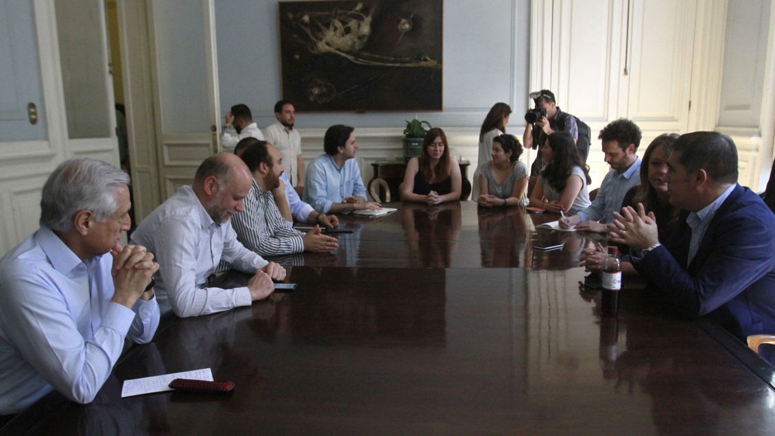 Oficialismo y oposición se reúnen para definir detalles del acuerdo constitucional