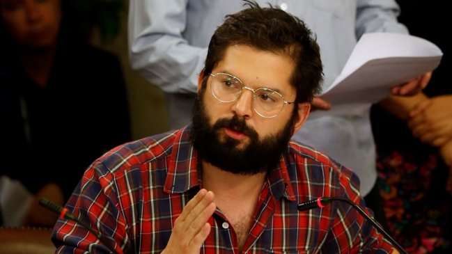 Ataque incendiario afectó a oficina parlamentaria del diputado Gabriel Boric