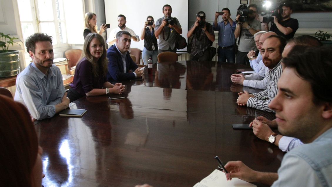 Oficialismo y oposición continúan tratativas para definir detalles del acuerdo constituyente