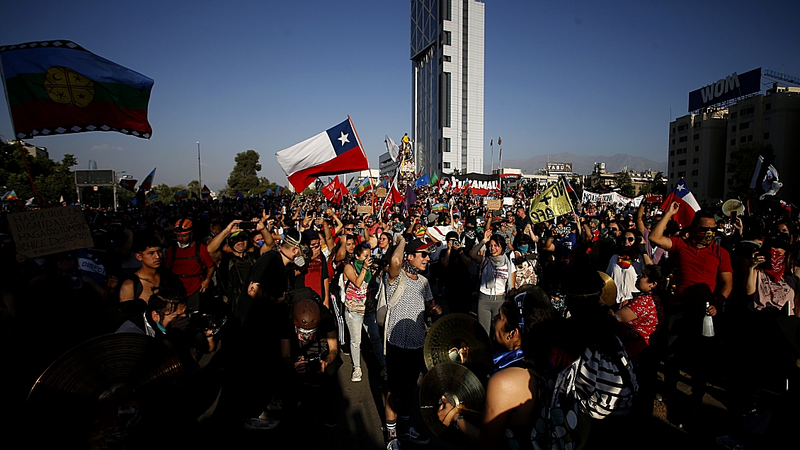 Sondeo: Mayoría cree que salario mínimo y pensión mínima debe ser de 500 mil pesos