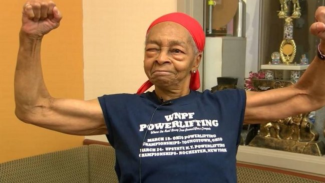 Abuela fisicoculturista le dio una paliza a ladrón que ingresó a su casa