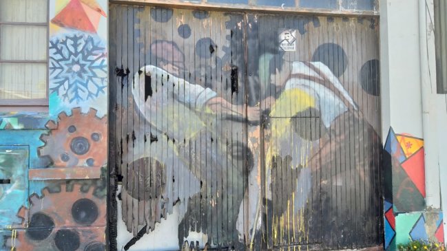 Fiscalía investiga ataque incendiario que afectó a sede del diputado Boric en Punta Arenas