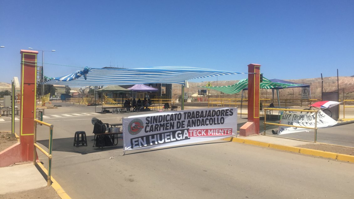 Trabajadores de minera Teck llegarán a Santiago para exigir mejoras laborales
